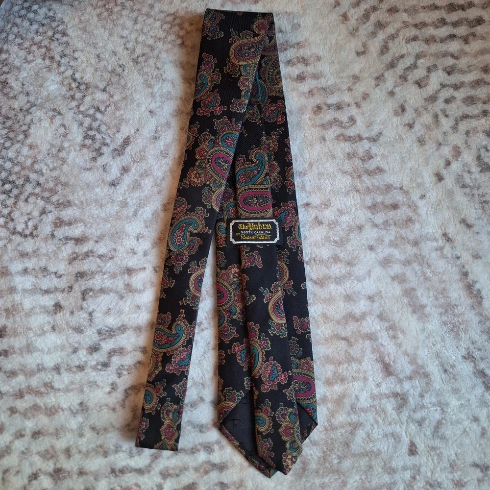 THE HUB LTD NORTH CAROLINA BY ROBERT TALBOTT Paisley Silk Tie
